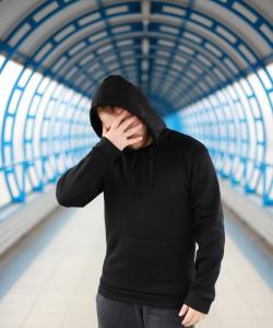 Фото Одежда Утепленная черная толстовка в подарок штаны и бафф