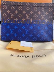 Фото Сумки Клатч Louis Vuitton Pochette Voyage MM Monogram Pacific