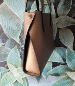 Фото  Женская кожаная сумка 