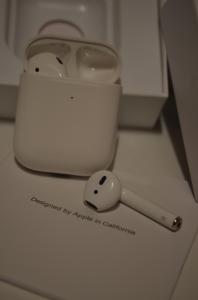 Фото  Наушники беспроводные Airpods 2 лучшая копия с блютуз настройками