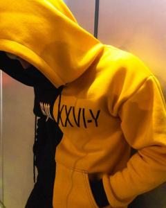 Фото Одежда Теплое унисекс худи Sad Smile (Черно-Желтый)