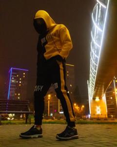 Фото Одежда Теплые спортивные штаны Sad Smile (Черно-Желтый)