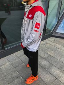 Фото  Рефлективная Куртка Supreme x The north face 