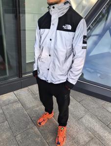 Фото  Рефлективная Куртка Supreme x The north face 