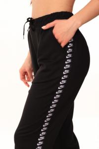 Фото  Штаны чёрные с лампасами Nike