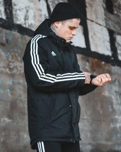 Фото Одежда Куртка весенняя мужская Adidas Originals черная