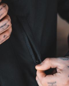 Фото Одежда Куртка весенняя мужская Adidas Originals черная