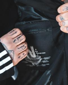 Фото Одежда Куртка весенняя мужская Adidas Originals черная