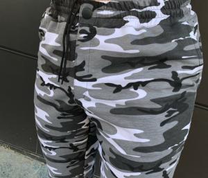Фото  Мужские спортивные штаны камуфляж