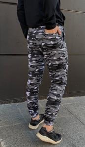Фото  Мужские спортивные штаны камуфляж