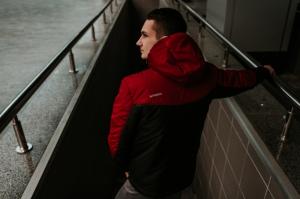 Фото  Мужская ветровка анорак весна  осень Intruder Hypnotic (красно - черный)