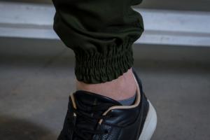 Фото  Штаны карго хаки от Intruder