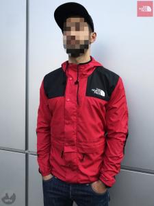 Фото  Ветровка The North Face 1985 Seasonal Mountain Jacket (Черно-красная)