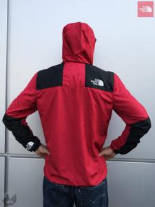 Фото  Ветровка The North Face 1985 Seasonal Mountain Jacket (Черно-красная)