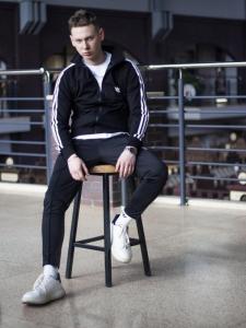 Фото Одежда Спортивные штаны мужские укороченные Adidas Stich черные