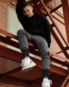 Фото Одежда Брюки джоггеры мужские Пушка Огонь Zuren серые