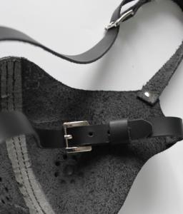 Фото  Кожаная мужская маска респиратор 