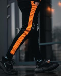 Фото Одежда Cпортивные штаны Sad Smile Черно-Оранжевый