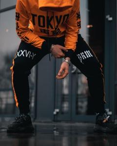 Фото Одежда Cпортивные штаны Sad Smile Черно-Оранжевый