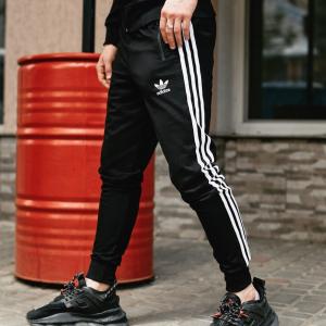 Фото Одежда Спортивные штаны в стиле Adidas Originals черные