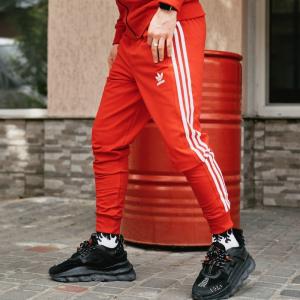 Фото Одежда Спортивные штаны в стиле Adidas Originals красные