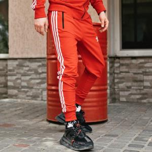 Фото Одежда Спортивные штаны в стиле Adidas Originals красные