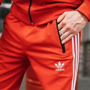 Фото Одежда Спортивные штаны в стиле Adidas Originals красные