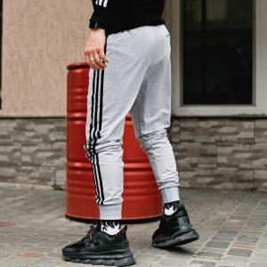 Фото Одежда Спортивные штаны в стиле Adidas Originals серые