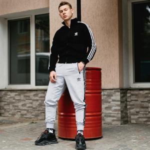 Фото Одежда Спортивные штаны в стиле Adidas Originals серые