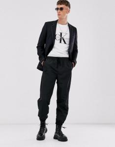 Фото Одежда Футболка белая Calvin Klein большой принт