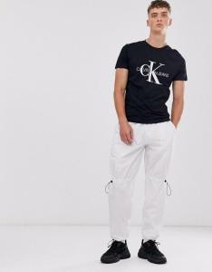 Фото Одежда Футболка черная Calvin Klein большой принт