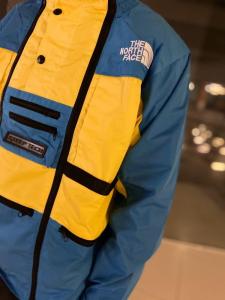 Фото  Куртка Supreme x The North Face SteepTech blue-yellow