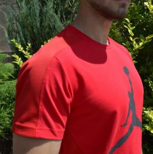 Фото Одежда Мужская футболка Jordan красная