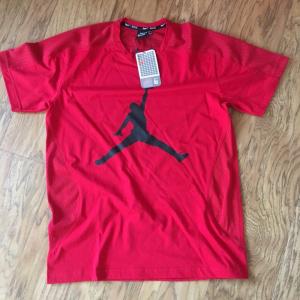 Фото Одежда Мужская футболка Jordan красная