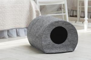 Фото  Теплый дом для кота из войлока 