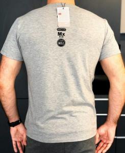 Фото Одежда Мужская футболка Nike серая