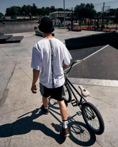 Фото Одежда Футболка оверсайз Пушка Огонь Pants с рефлективом белая