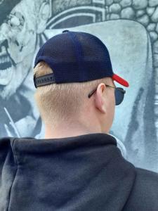 Фото Шапки, кепки Кепка бейсболка тракер Canada Goose Сине-красный