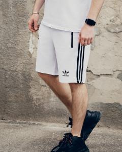 Фото Одежда Шорты трикотажные в стиле Adidas Three line белые