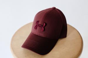 Фото Шапки, кепки Кепка бейсболка коттон Under Armour Бордовый