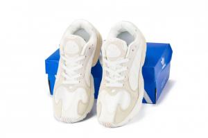 Фото  Adidas Yung білі