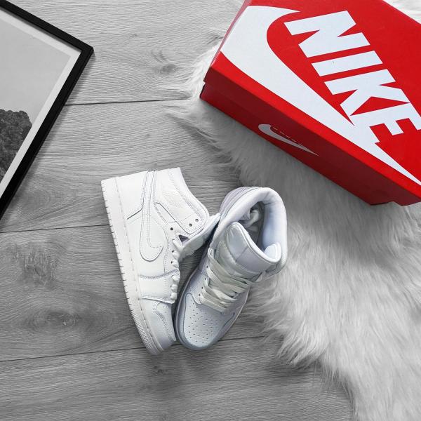 Фото Взуття, Брендоване взуття, Взуття Найк Кросівки Nike Air Jordan 1 Retro білі