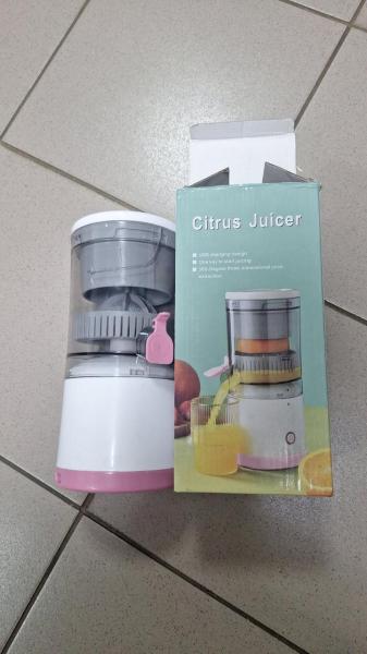 Фото  УЦЕНКА! Аккумуляторная соковыжималка Citrus Juicer от USB 0.4л (Трещина на корпусе 3104)