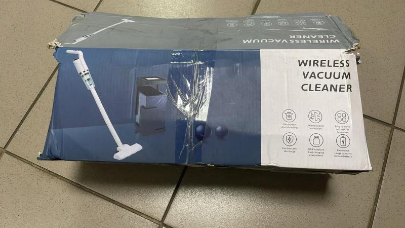 Фото  УЦЕНКА! Аккумуляторный пылесос без мешка Vacuum Cleaner 2000mAh 120 Вт (Плохая упаковка 3149)