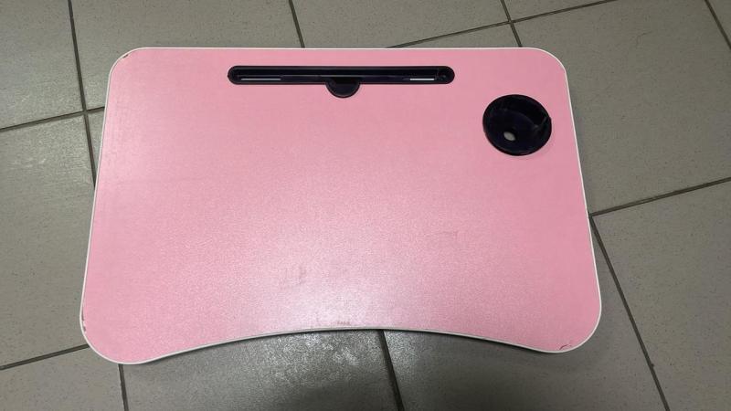 Фото  УЦЕНКА! Универсальный столик для ноутбука 60x40x25 см с подстаканником (Повреждение корпуса 3162)