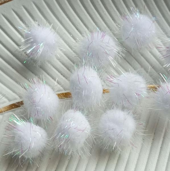 Фото Новий рік Помпони білі з блиском 2.5 см  пакунок 10 штук  для декору .бантики прикраси