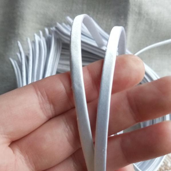 Фото Заготовки та фурнітура для заколок ,віночків та брелоків, Обручі для волосся Обруч  металевий обтягнутий атласнаю тканиною білий 0.5 мм