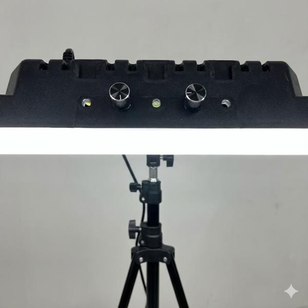 Фото Фонари, прожекторы, светильники Кольцевая LED-лампа RL-18 46 см с держателями для телефонов и пультом