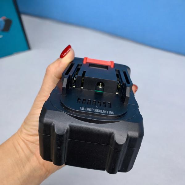 Фото Автотовары, электроинструмент, ручной инструмент Ручная циркулярная пила с диском 185 мм и 2 аккумуляторами