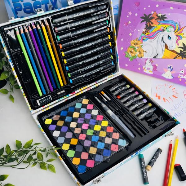 Фото Детский мир, детские товары Художественный металлический чемодан для рисования — набор для творчества 85 предметов в кейсе для детей и начинающих художников
